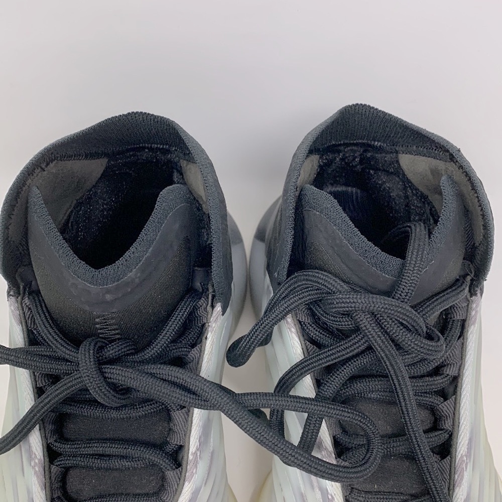 Adidas Yeezy Boost QNTM - Picture 4 of 15